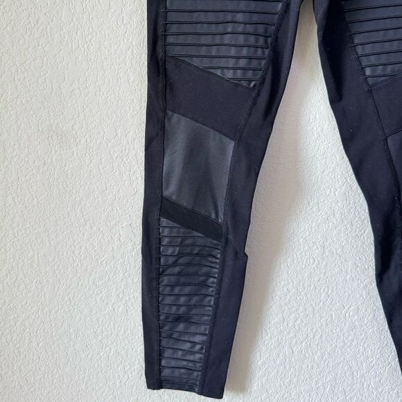 Alo Yoga 7/8 High Waisted Moto Leggings Black Mesh Panels Athleisure Women’s M - Picture 3 of 6